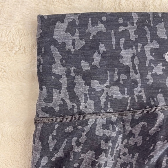 Lululemon athletica grey mix Patterned crop/tapered cur Leggings size 6 women’s - Picture 10 of 16